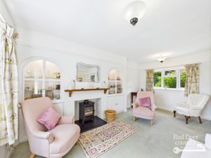Sitting/Dining Room- click for photo gallery
